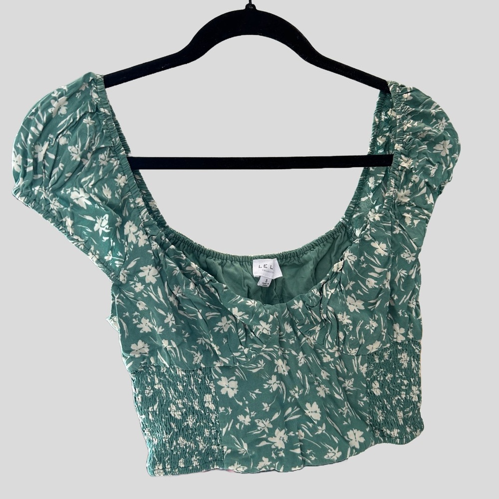 Lelis green and white top